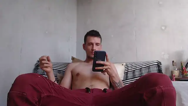 roystonee01 online show from 2, 7, 2026