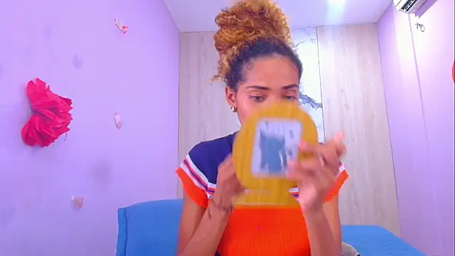 Snapshot of Charlotte_Love10 chatting on 4, 3, 2025 Charlotte Love10 online show from 4, 3, 2025