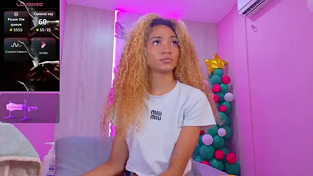 Snapshot of Charlotte_Love10 chatting on 21, 12, 2025 Charlotte Love10 online show from 21, 12, 2025