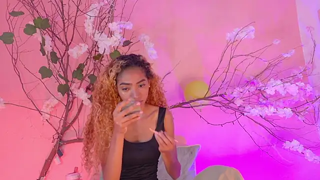 Snapshot of Charlotte_Love10 chatting on 4, 3, 2026 Charlotte Love10 online show from 4, 3, 2026