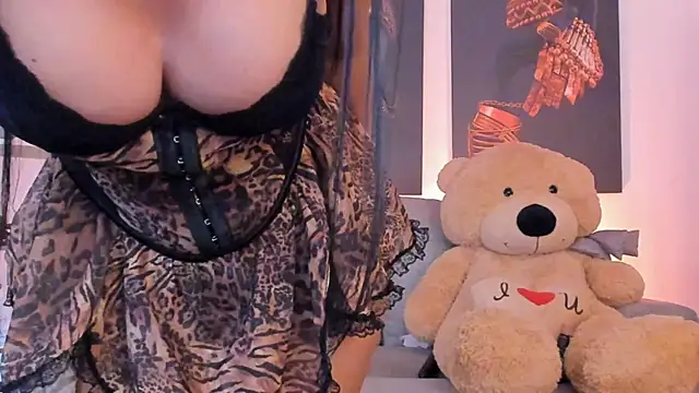 Snapshot of saralife chatting on 5, 1, 2026 saralife online show from 5, 1, 2026