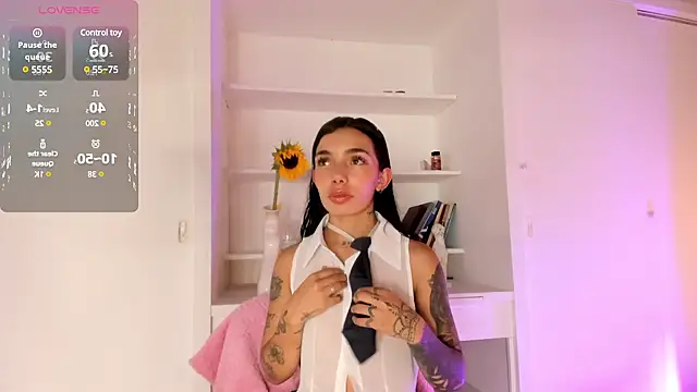 Mollymoon1 online show from 9, 1, 2025