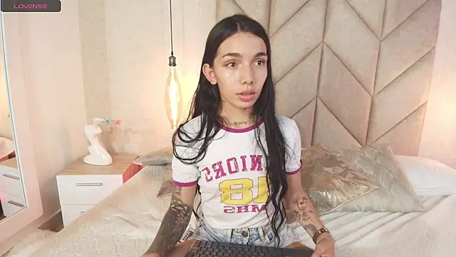 Mollymoon1 online show from 15, 1, 2025