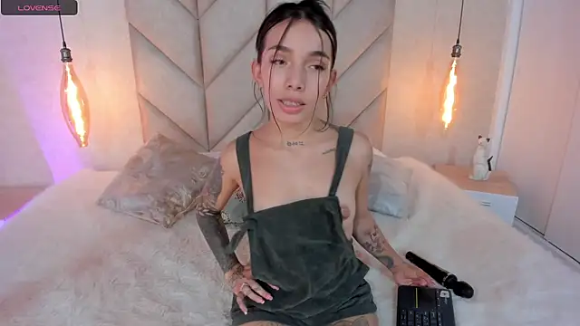 Mollymoon1 online show from 31, 1, 2025