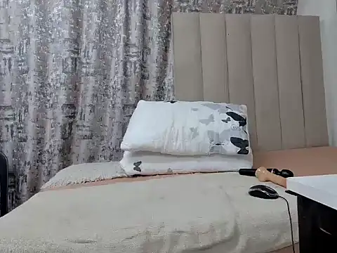 Pearl 00 online show from 30, 1, 2025