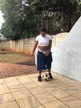 Pearl 00 online show from 18, 10, 2025