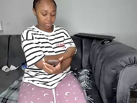 Snapshot of Pearl_00 chatting on 22, 12, 2025 Pearl 00 online show from 22, 12, 2025