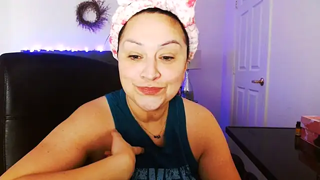 AlyssiaAmoreXO online show from 9, 7, 2026