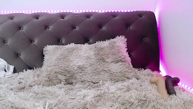 TiffanyPeretz online show from 5, 2, 2025