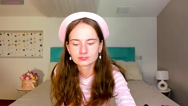 L1ittle kitty  online show from 9, 9, 2025