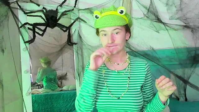 L1ittle kitty  online show from 26, 10, 2025