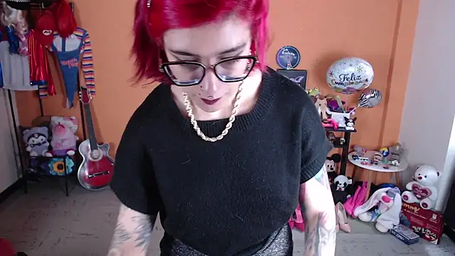 MissMiia2 online show from 5, 2, 2025