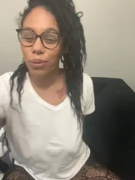 Snapshot of Princess_Desirae chatting on 7, 6, 2026 Princess Desirae online show from 7, 6, 2026