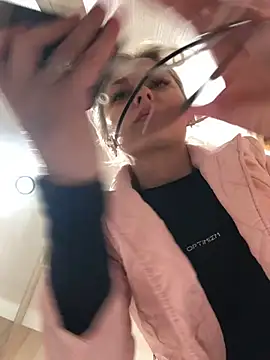 Diamond Bunny  online show from 23, 1, 2025