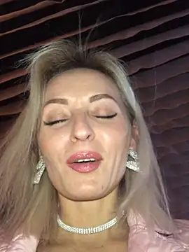 Diamond Bunny  online show from 29, 1, 2025