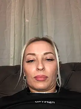 Diamond Bunny  online show from 2, 2, 2025