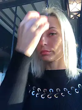 Diamond Bunny  online show from 8, 2, 2025