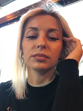 Diamond Bunny  online show from 14, 2, 2025