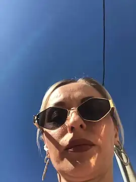 Diamond Bunny  online show from 7, 3, 2025