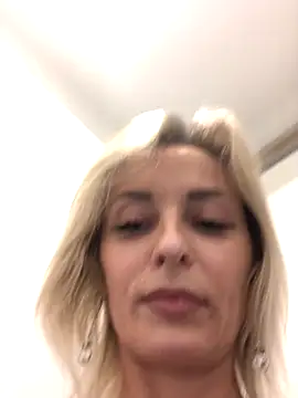 Diamond Bunny  online show from 13, 9, 2025