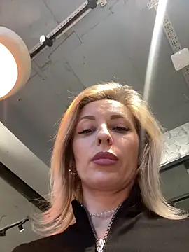 Diamond Bunny  online show from 9, 2, 2026