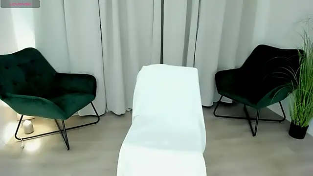 Snapshot of amy_live chatting on 8, 3, 2025 amy live online show from 8, 3, 2025