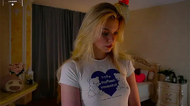 Snapshot of EdlinAlliston chatting on 13, 9, 2025 EdlinAlliston online show from 13, 9, 2025