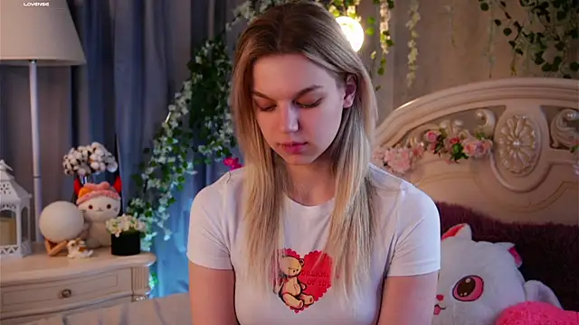 Snapshot of EdlinAlliston chatting on 16, 11, 2025 EdlinAlliston online show from 16, 11, 2025