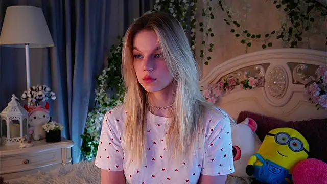 Snapshot of EdlinAlliston chatting on 14, 12, 2025 EdlinAlliston online show from 14, 12, 2025