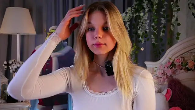 Snapshot of EdlinAlliston chatting on 21, 12, 2025 EdlinAlliston online show from 21, 12, 2025