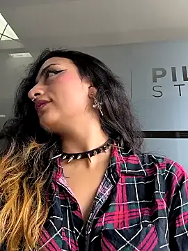 Lila Desiree online show from 15, 2, 2025