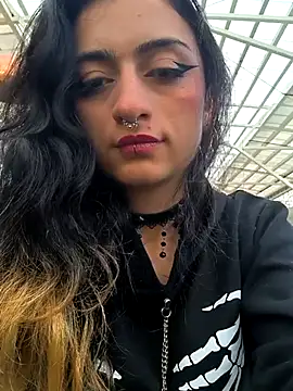 Lila Desiree online show from 3, 3, 2025