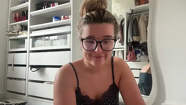 maisiesmithx online show from 8, 6, 2026
