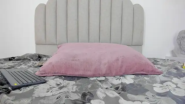 Nikki Angel  online show from 12, 2, 2025