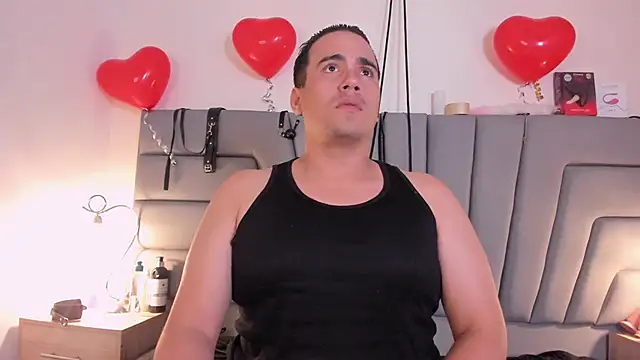 Snapshot of Vale_n_Matt chatting on 16, 11, 2025 Vale n Matt online show from 16, 11, 2025