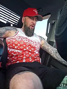 Snapshot of Beardedtattood chatting on 18, 5, 2026 Beardedtattood online show from 18, 5, 2026