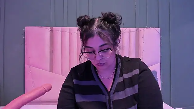 Reginavegaa online show from 4, 2, 2025