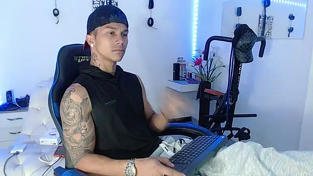 Leonard Price online show from 4, 3, 2025