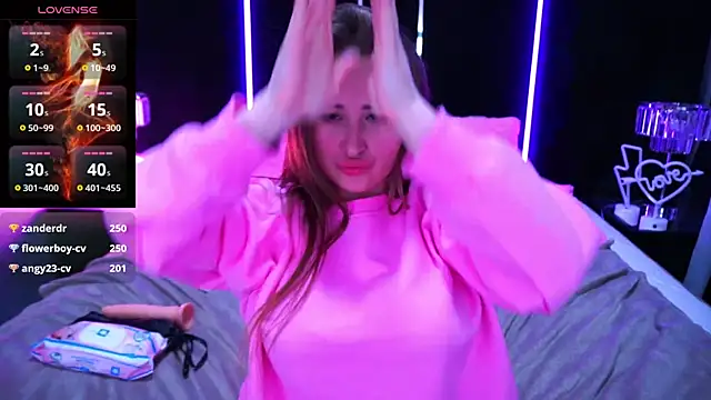 Snapshot of GentleAdellee chatting on 8, 2, 2025 GentleAdellee online show from 8, 2, 2025