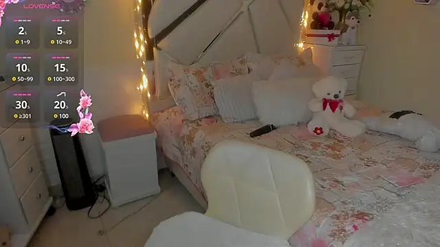 Snapshot of roxannkanneth__ chatting on 12, 3, 2025 roxannkanneth online show from 12, 3, 2025