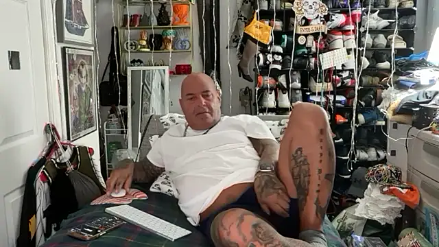 Snapshot of joeytatts66 chatting on 15, 12, 2025 joeytatts66 online show from 15, 12, 2025