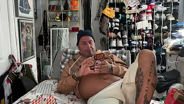 Snapshot of joeytatts66 chatting on 20, 12, 2025 joeytatts66 online show from 20, 12, 2025