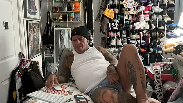 Snapshot of joeytatts66 chatting on 22, 12, 2025 joeytatts66 online show from 22, 12, 2025