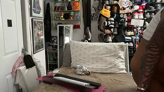 Snapshot of joeytatts66 chatting on 15, 2, 2026 joeytatts66 online show from 15, 2, 2026