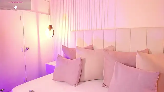 Snapshot of natali_henao chatting on 10, 10, 2025 natali henao online show from 10, 10, 2025