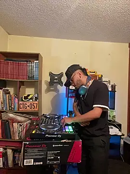 kmilo2405 online show from 14, 6, 2026