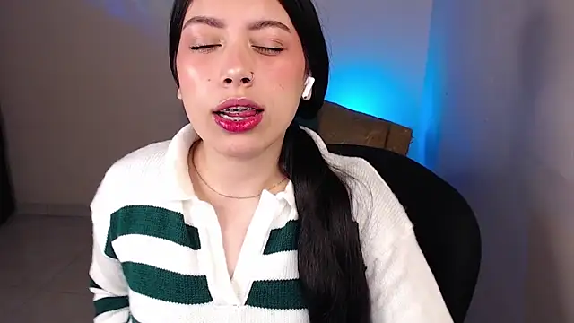 Snapshot of iam_emy chatting on 19, 6, 2026 iam emy online show from 19, 6, 2026