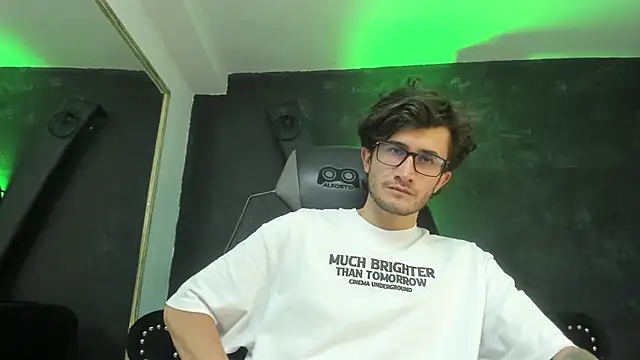 Snapshot of Loggan_donnelly chatting on 12, 9, 2025 Loggan donnelly online show from 12, 9, 2025