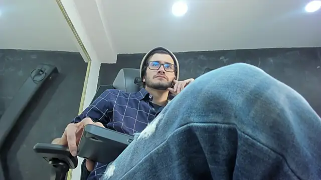 Snapshot of Loggan_donnelly chatting on 4, 10, 2025 Loggan donnelly online show from 4, 10, 2025