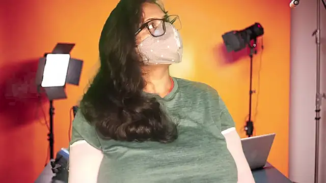 Snapshot of mamoni91 chatting on 13, 11, 2025 mamoni91 online show from 13, 11, 2025